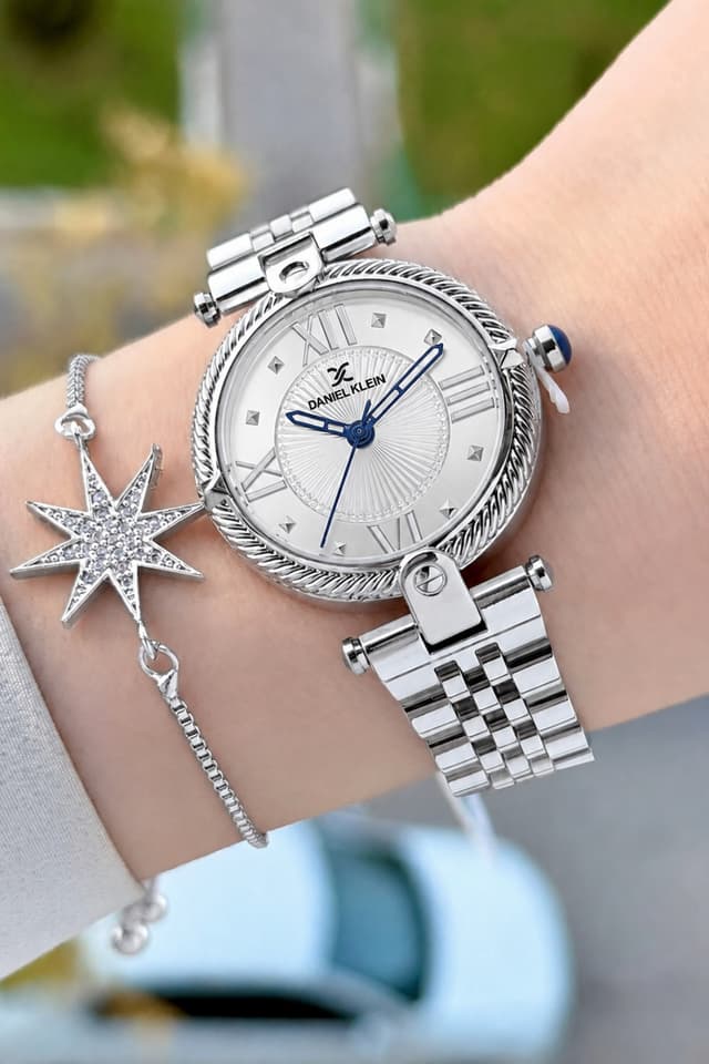 ساعت مچی زنانه Daniel Klein نقرهای 32 mm به همراه دستبند ساعت مچی زنانه Daniel Klein نقرهای 32 mm به همراه دستبند