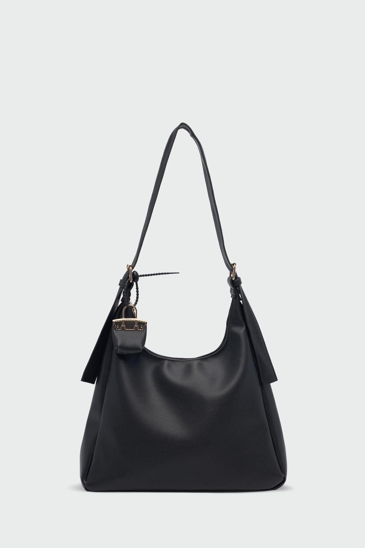 کیف دوشی زنانه Shule Bags مدل Guts گشاد با آویز چارم مشکی کیف دوشی زنانه Shule Bags مدل Guts گشاد با آویز چارم مشکی