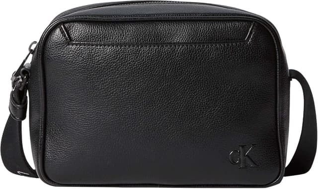 کیف دوشی دوربین مردانه Calvin Klein با بند وبینگ مشکی و سفید کیف دوشی دوربین مردانه Calvin Klein با بند وبینگ مشکی و سفید