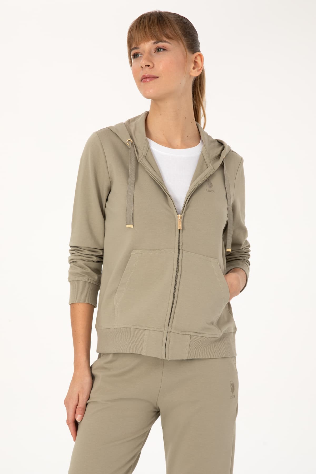 سویشرت زنانه U.S. Polo Assn. کلاهدار زیپدار خاکی روشن مدل 50313594-VR183 سویشرت زنانه U.S. Polo Assn. کلاهدار زیپدار خاکی روشن مدل 50313594-VR183