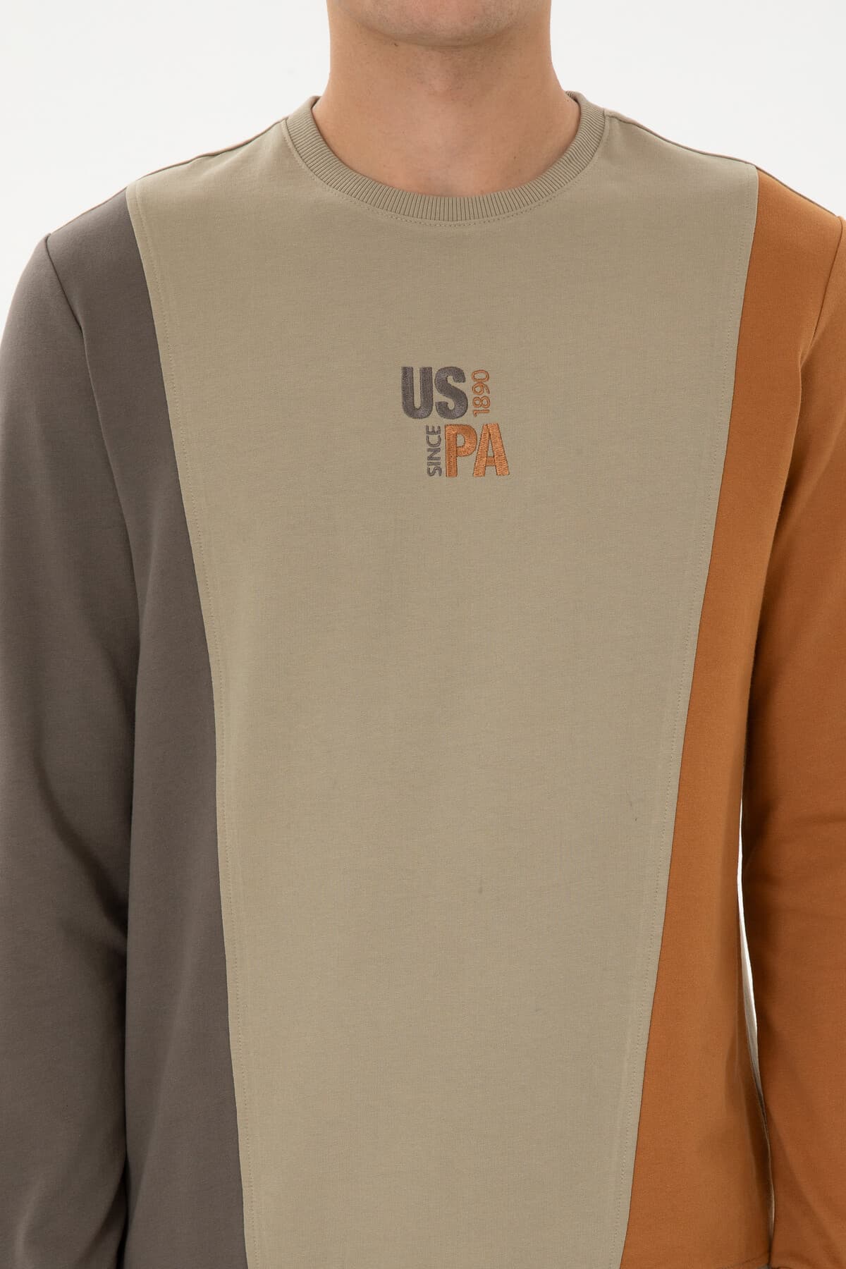 سوئیشرت مردانه U.S. Polo Assn. فیت معمولی یقه گرد خاکی روشن مدل 50316379-VR183 سوئیشرت مردانه U.S. Polo Assn. فیت معمولی یقه گرد خاکی روشن مدل 50316379-VR183