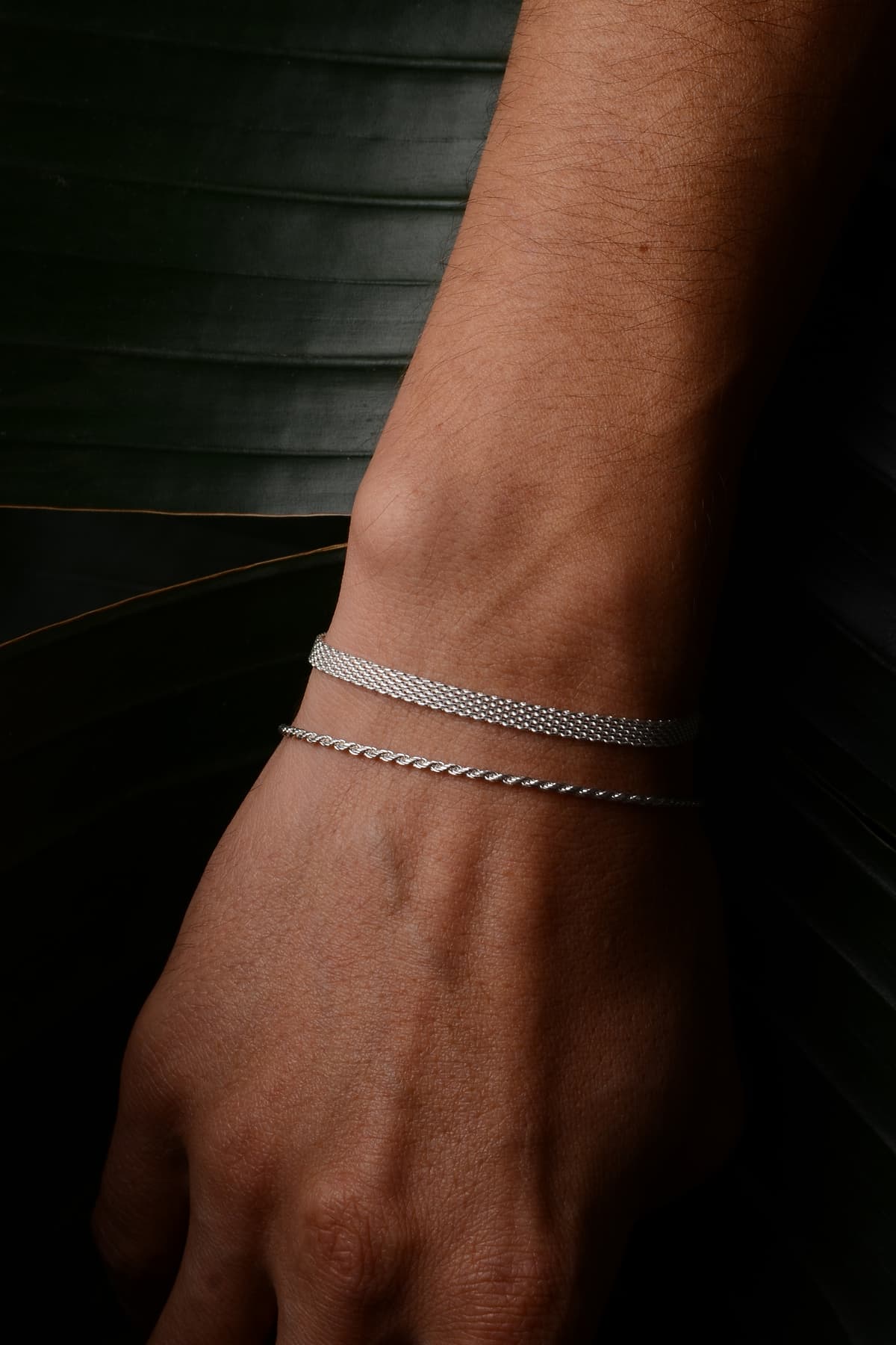 دستبند مردانه Ricco Jewellery نقره 925 طرح Old Money بافت دستبند مردانه Ricco Jewellery نقره 925 طرح Old Money بافت