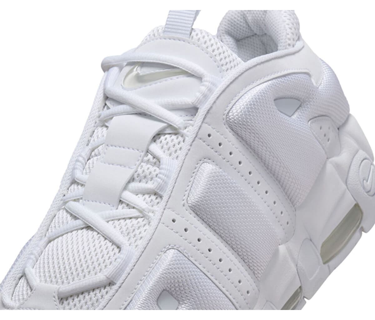 کفش بسکتبال یونیسکس Nike Air More Uptempo Low مدل FZ3055-100 سفید کفش بسکتبال یونیسکس Nike Air More Uptempo Low مدل FZ3055-100 سفید