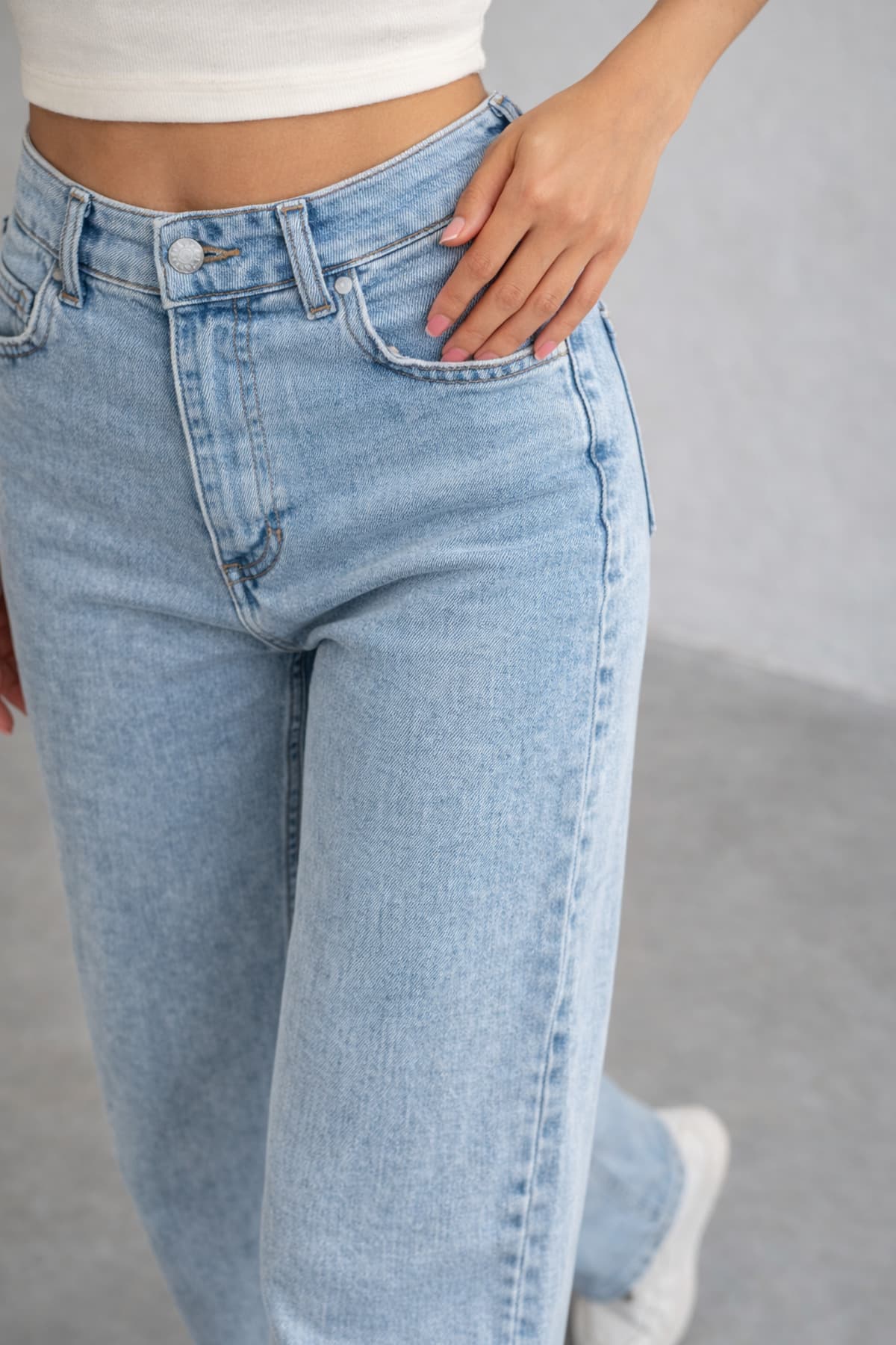 شلوار جین زنانه Lighter Jeans آبی روشن فاق بلند کشی مامفیت دمپاگشاد شلوار جین زنانه Lighter Jeans آبی روشن فاق بلند کشی مامفیت دمپاگشاد
