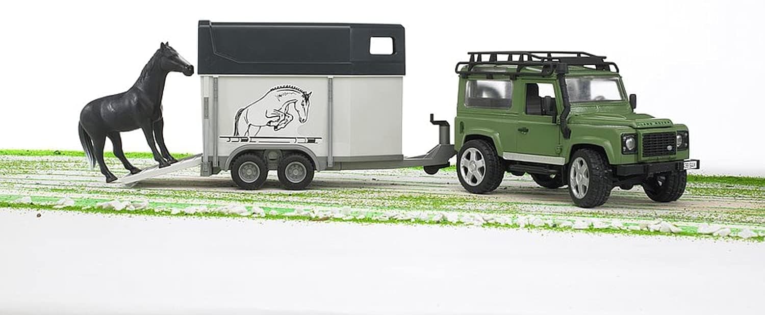 ماکت ماشین Bruder مقیاسی Land Rover آفرودی با وسیله حمل اسب ماکت ماشین Bruder مقیاسی Land Rover آفرودی با وسیله حمل اسب