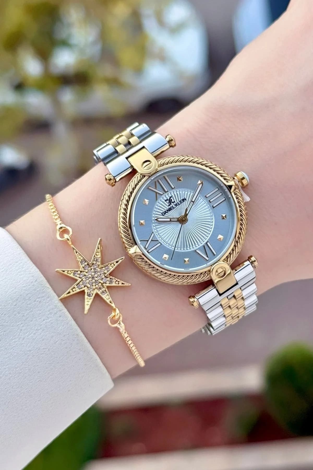 ساعت مچی زنانه Daniel Klein طلایی نقرهای با جعبه هدیه 32 mm ساعت مچی زنانه Daniel Klein طلایی نقرهای با جعبه هدیه 32 mm