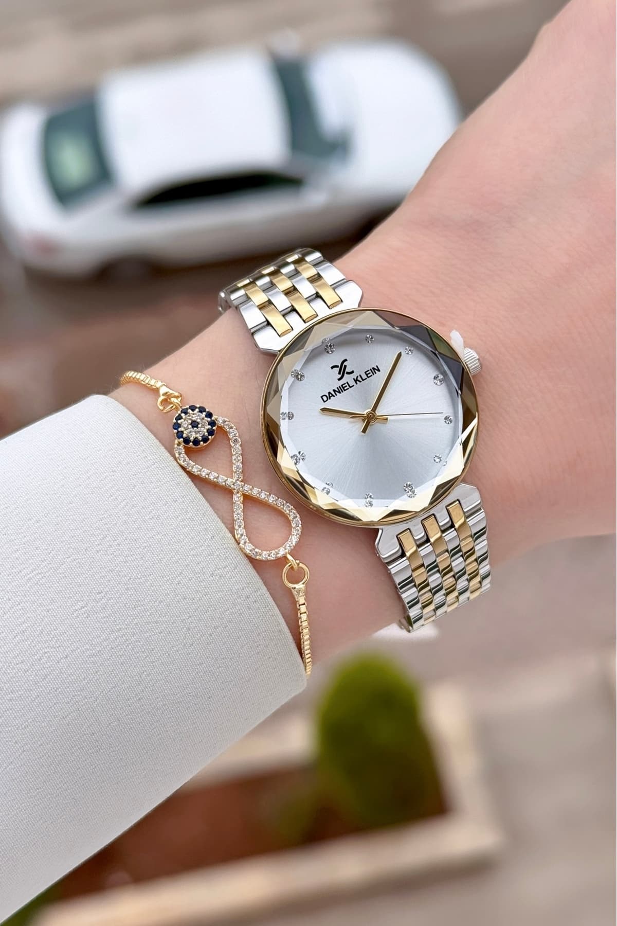 ساعت مچی زنانه Daniel Klein بند قابل تنظیم طلایی خاکستری 30 mm همراه دستبند ساعت مچی زنانه Daniel Klein بند قابل تنظیم طلایی خاکستری 30 mm همراه دستبند