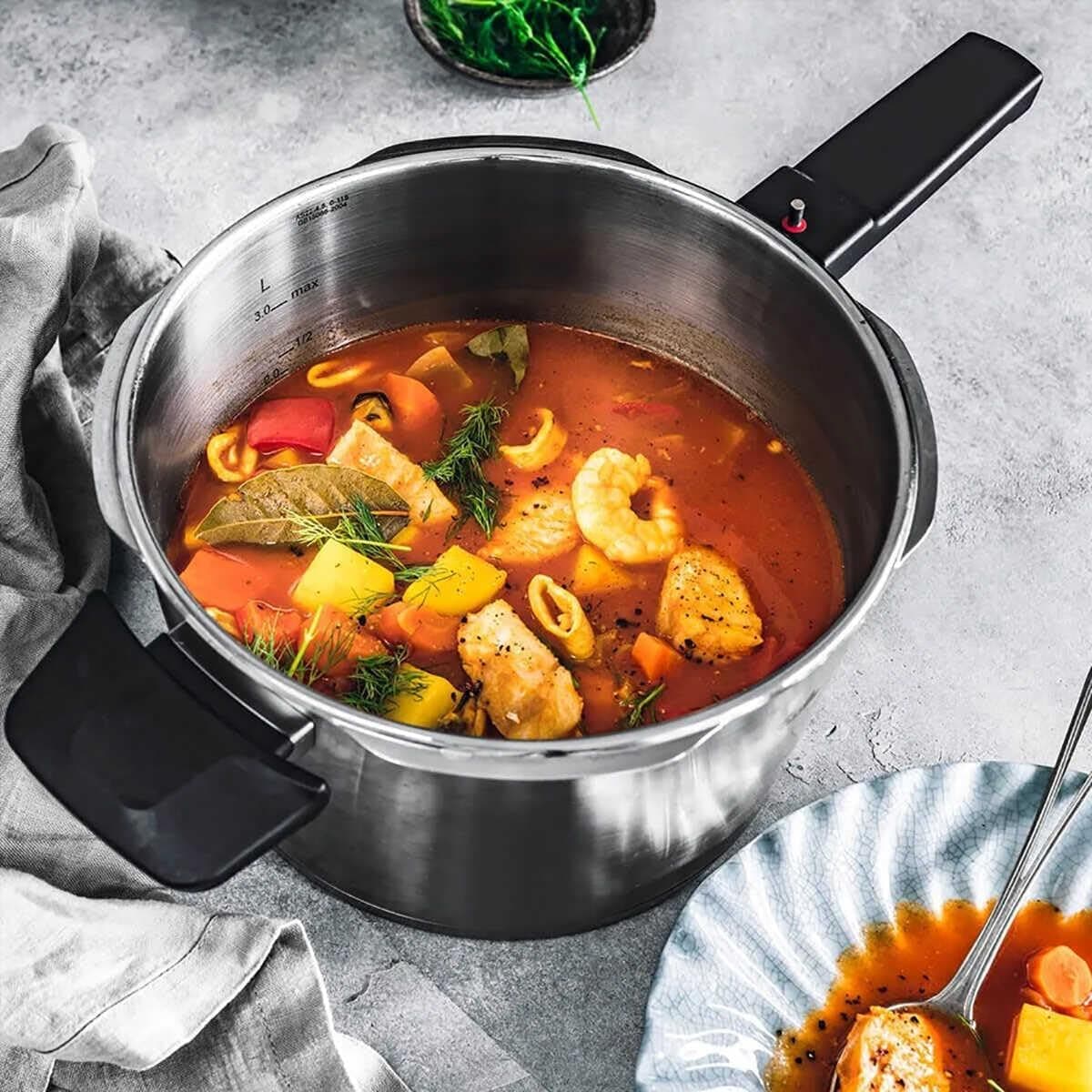 بخارپز زودپز Fissler Vitaquick Premium نقرهای 6 Litre بخارپز زودپز Fissler Vitaquick Premium نقرهای 6 Litre