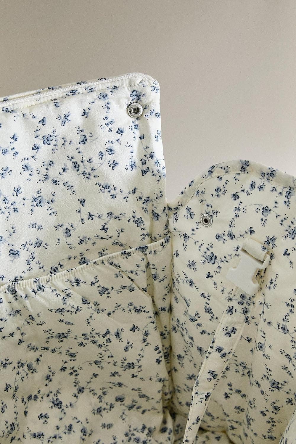 کیف بچه گلدار پنبهای Zara آبی سایز استاندارد کیف بچه گلدار پنبهای Zara آبی سایز استاندارد