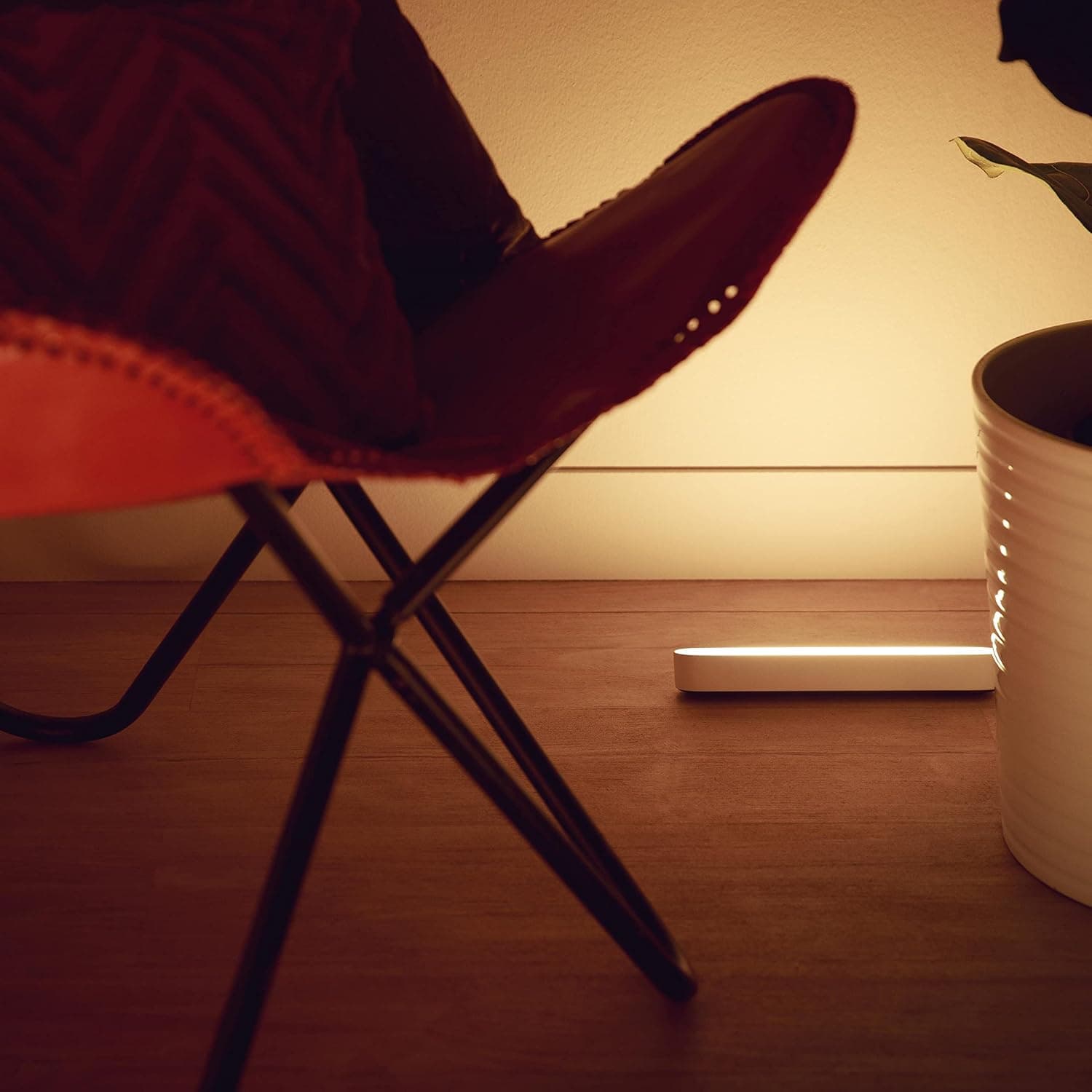 چراغ Philips Hue Play دو عددی سفید با تا ۱۶ میلیون رنگ، کنترل اپلیکیشنی و سازگار با Amazon Alexa چراغ Philips Hue Play دو عددی سفید با تا ۱۶ میلیون رنگ، کنترل اپلیکیشنی و سازگار با Amazon Alexa