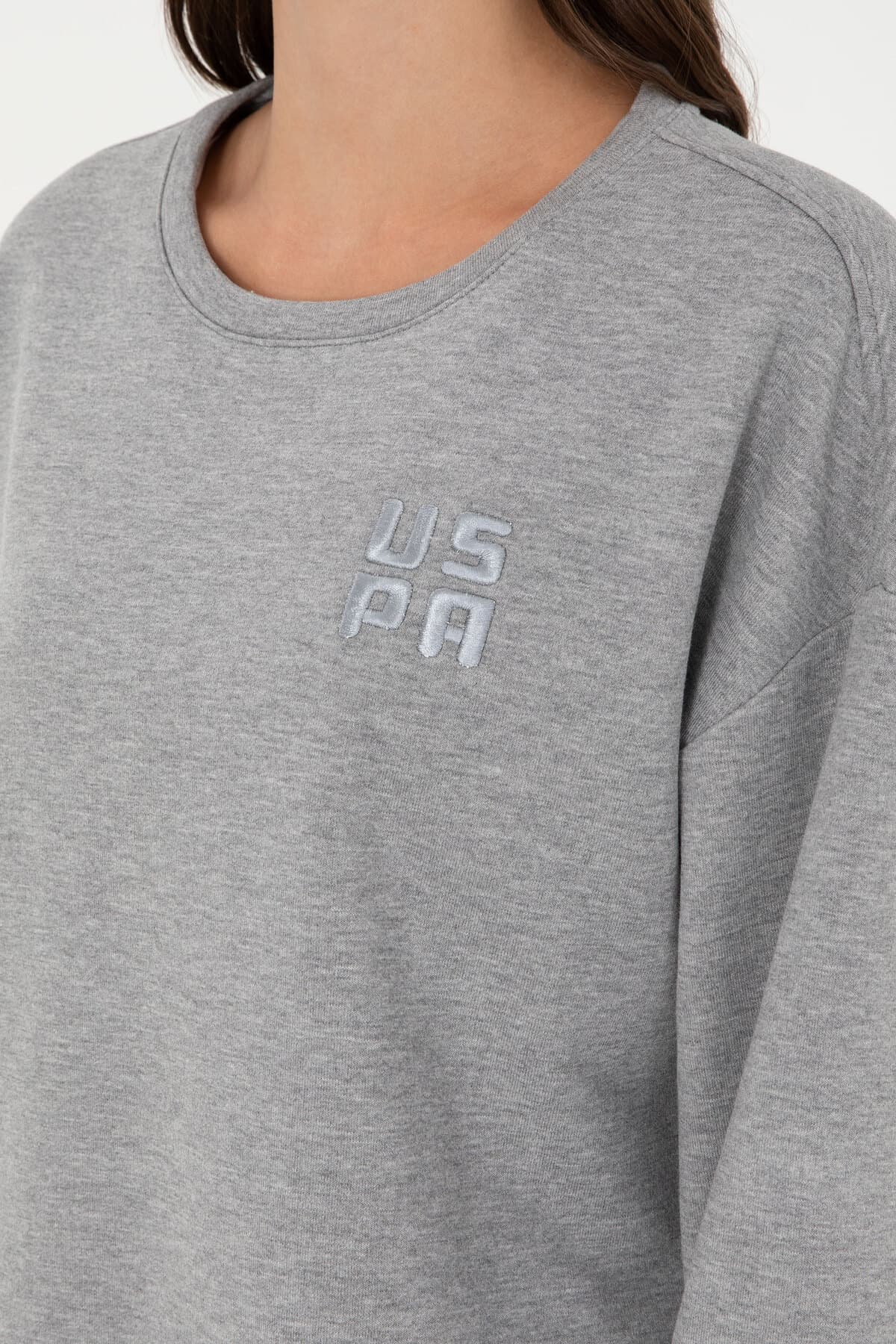 سویشرت زنانه U.S. Polo Assn. یقه گرد بیسیک طوسی ملانژ مدل 50296919-VR086 سویشرت زنانه U.S. Polo Assn. یقه گرد بیسیک طوسی ملانژ مدل 50296919-VR086