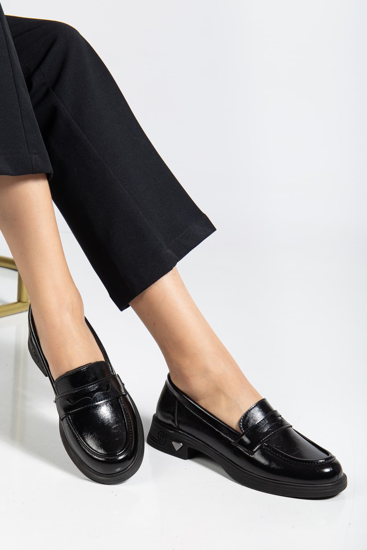 کفش زنانه HCO SHOES لافر آکسفورد کف ضدلغزش کفش زنانه HCO SHOES لافر آکسفورد کف ضدلغزش