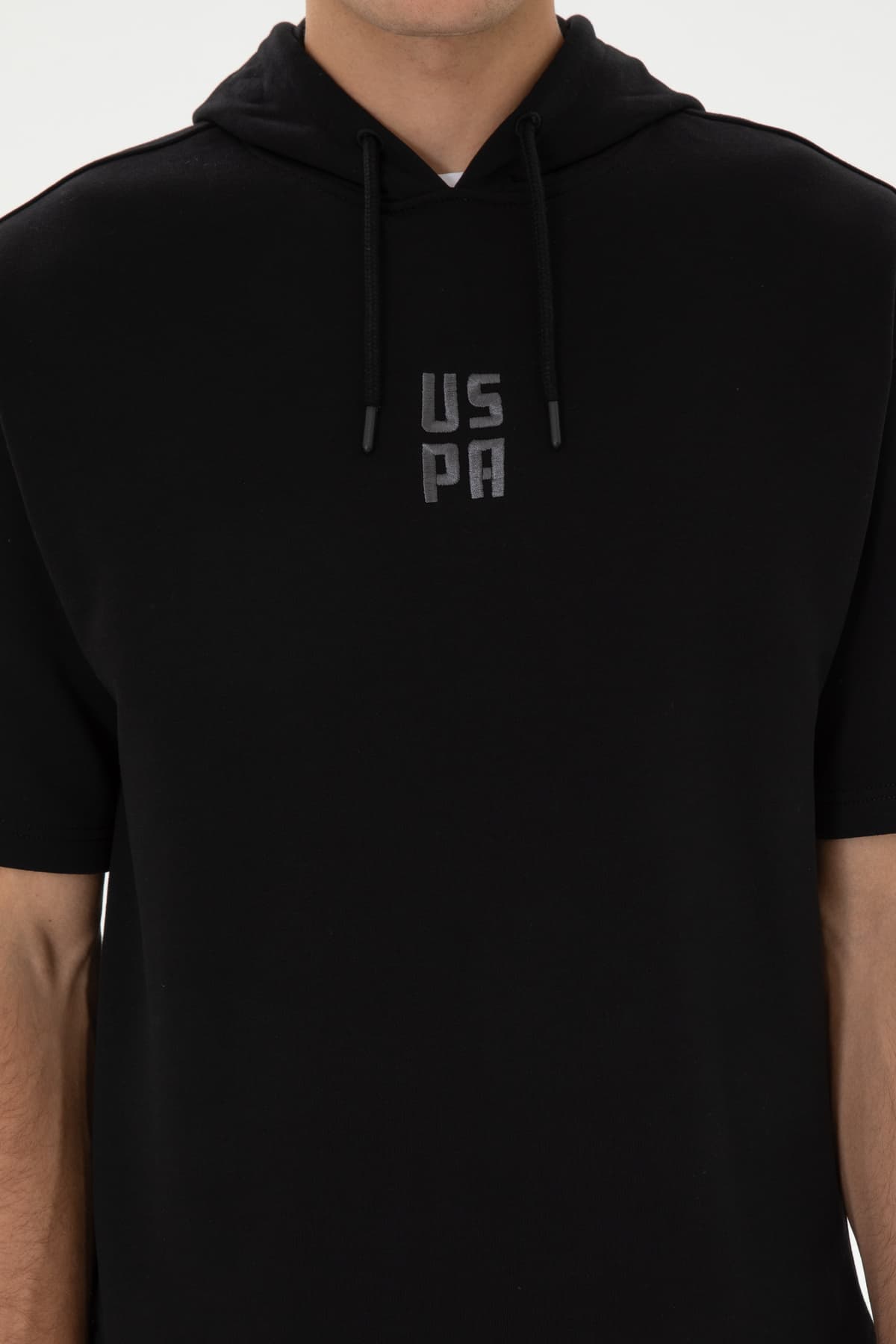 سوئیشرت مردانه U.S. Polo Assn. کلاهدار آستین کوتاه فیت راحت مشکی مدل 50320030-VR046 سوئیشرت مردانه U.S. Polo Assn. کلاهدار آستین کوتاه فیت راحت مشکی مدل 50320030-VR046