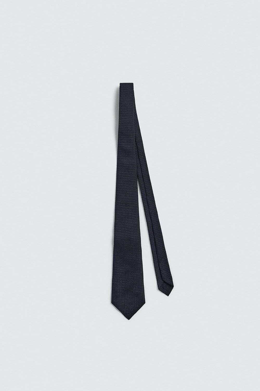 کراوات مردانه Zara ابریشم 100% بافته مشکی Aaron Levıne X Zara سایز M کراوات مردانه Zara ابریشم 100% بافته مشکی Aaron Levıne X Zara سایز M