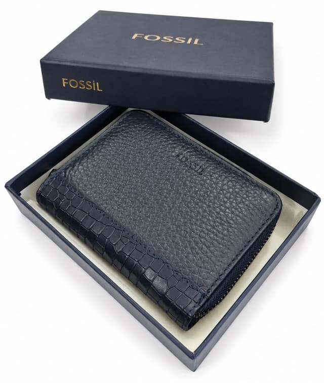 کیف پول زنانه Fossil چرم طبیعی %100 زیپ دار جاکارتی چندبخشی کیف پول زنانه Fossil چرم طبیعی %100 زیپ دار جاکارتی چندبخشی