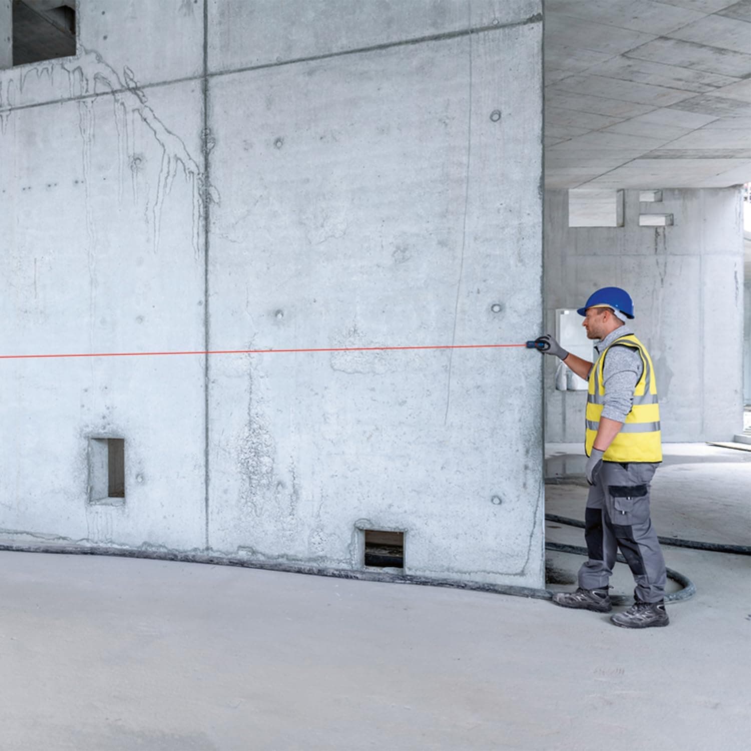 متر لیزری BOSCH Professional با اندازهگیری فاصله تکدکمهای مدل GLM متر لیزری BOSCH Professional با اندازهگیری فاصله تکدکمهای مدل GLM