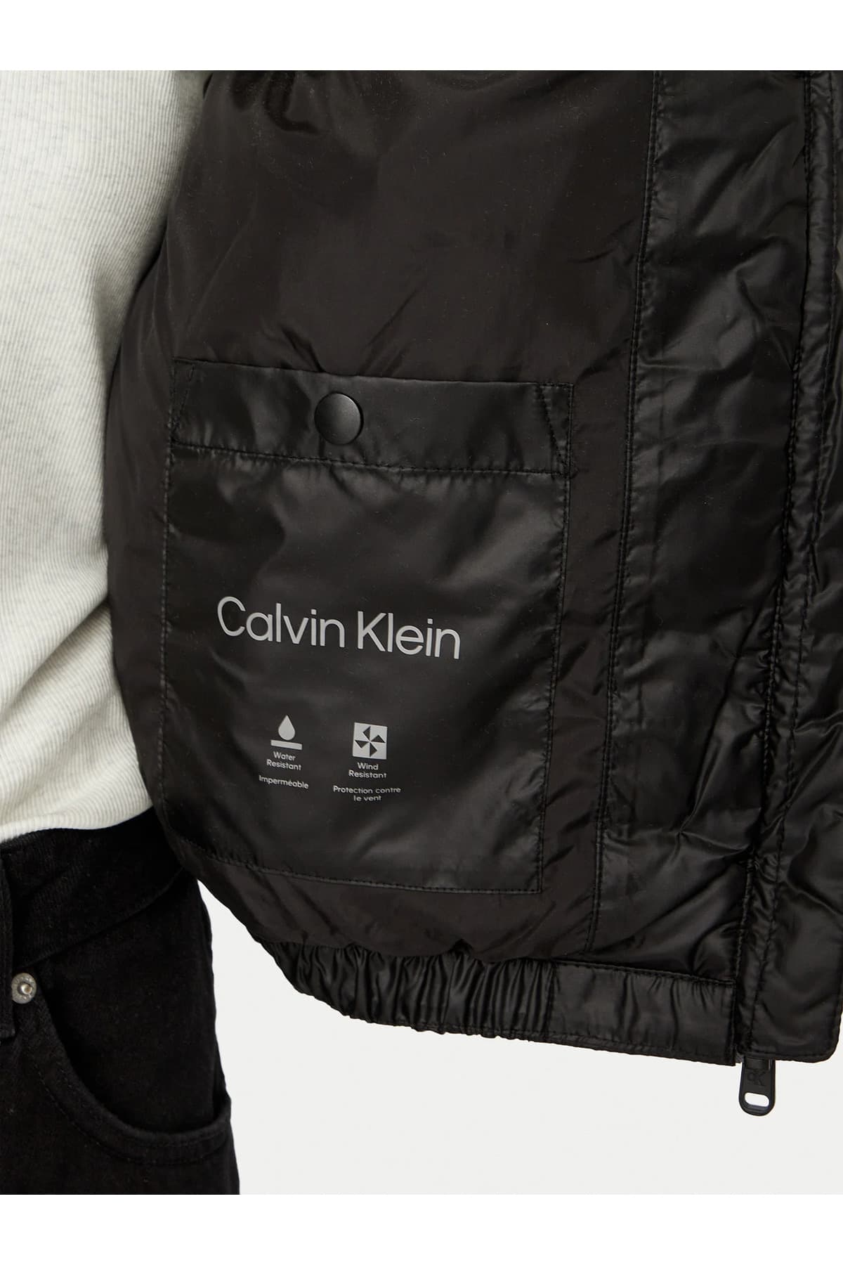ژاکت زنانه Calvin Klein پافر کوتاه لوگودار مدل LW ژاکت زنانه Calvin Klein پافر کوتاه لوگودار مدل LW