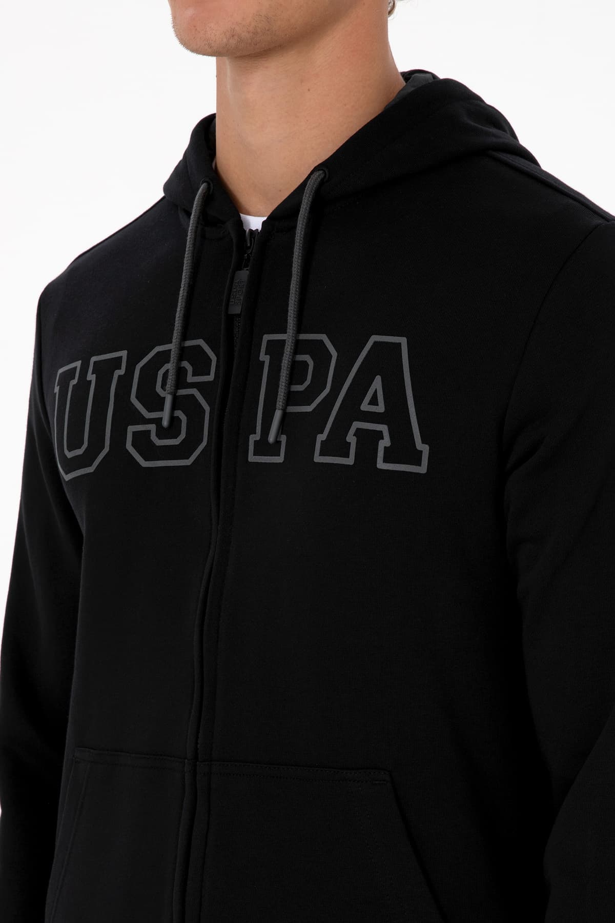 هیرکا بافت مردانه U.S. Polo Assn. کلاهدار زیپدار فیت معمولی مشکی مدل 50313719-VR046 هیرکا بافت مردانه U.S. Polo Assn. کلاهدار زیپدار فیت معمولی مشکی مدل 50313719-VR046
