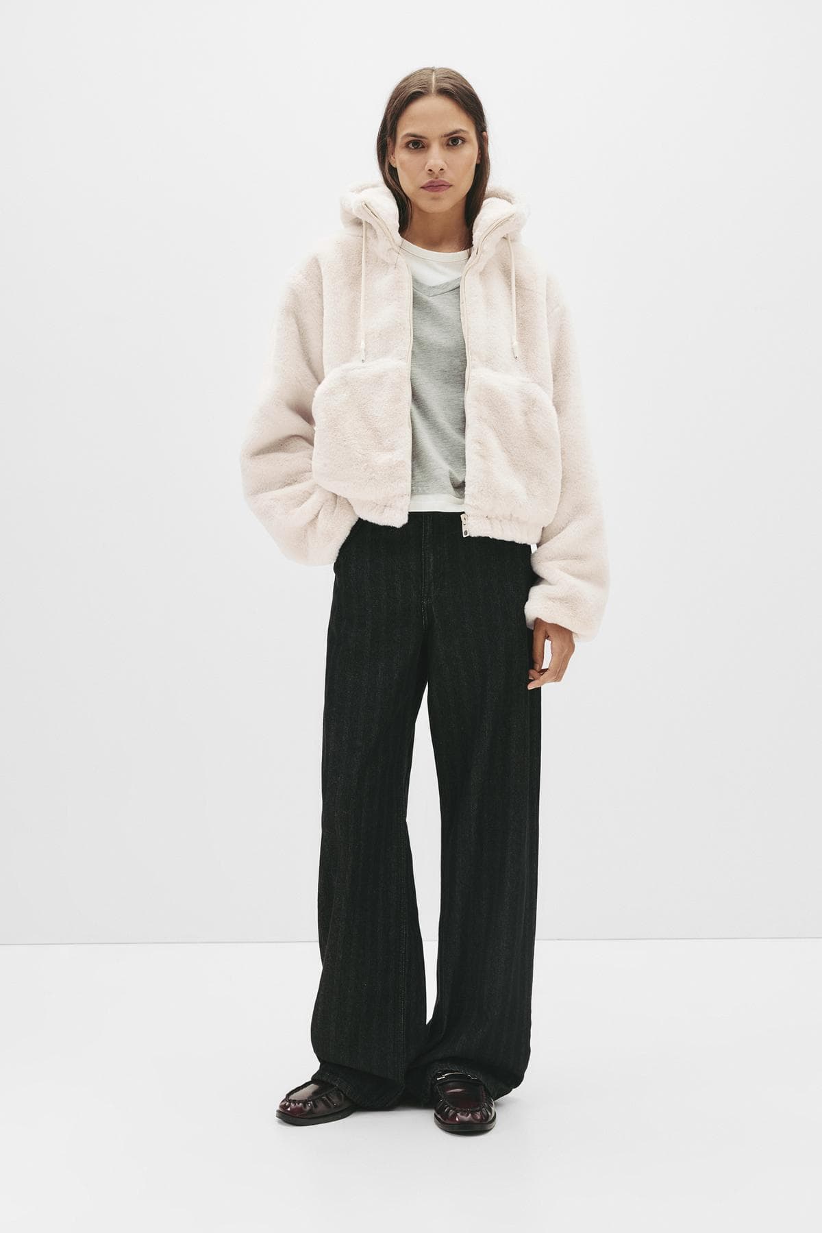 ژاکت زنانه Pull & Bear کاپوتدار خز مصنوعی ژاکت زنانه Pull & Bear کاپوتدار خز مصنوعی