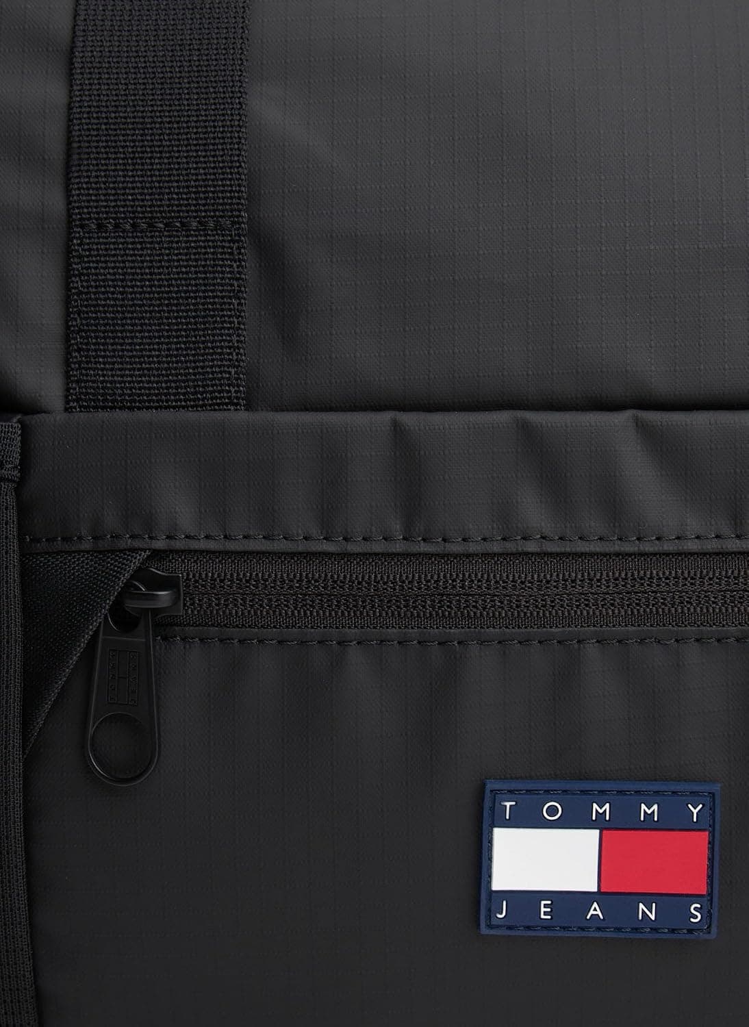 ساک ورزشی مردانه Tommy Hilfiger TJM DAILY TECH DUFFLE مشکی OS ساک ورزشی مردانه Tommy Hilfiger TJM DAILY TECH DUFFLE مشکی OS