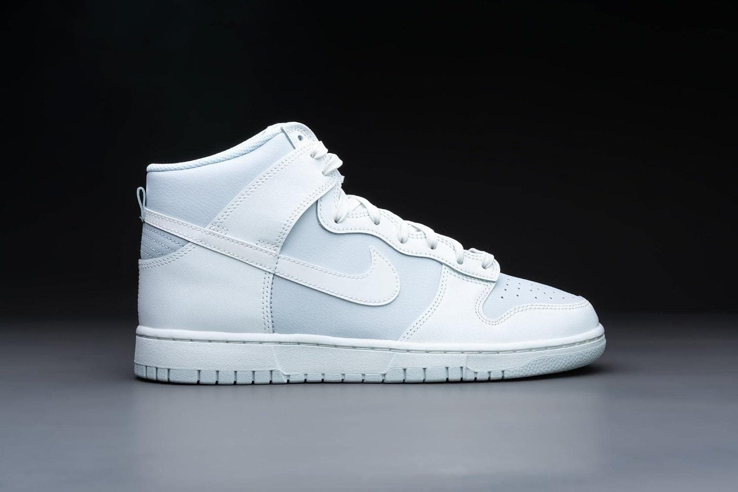کفش کتانی مردانه Nike مدل Dunk Hi Retro کفش کتانی مردانه Nike مدل Dunk Hi Retro