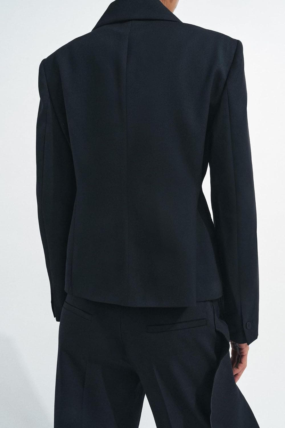بلیزر مردانه Zara با ترکیب پشم مشکی ZW Collection سایز L بلیزر مردانه Zara با ترکیب پشم مشکی ZW Collection سایز L