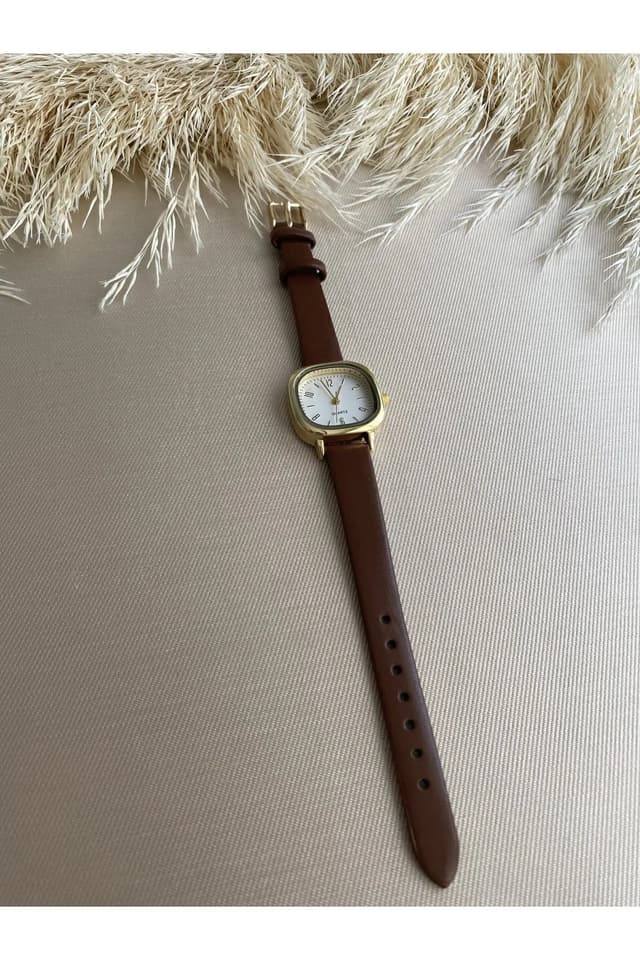 ساعت مچی زنانه QUARTZ بند قهوهای تلخ رترو مینیمال مدل Vintage ساعت مچی زنانه QUARTZ بند قهوهای تلخ رترو مینیمال مدل Vintage