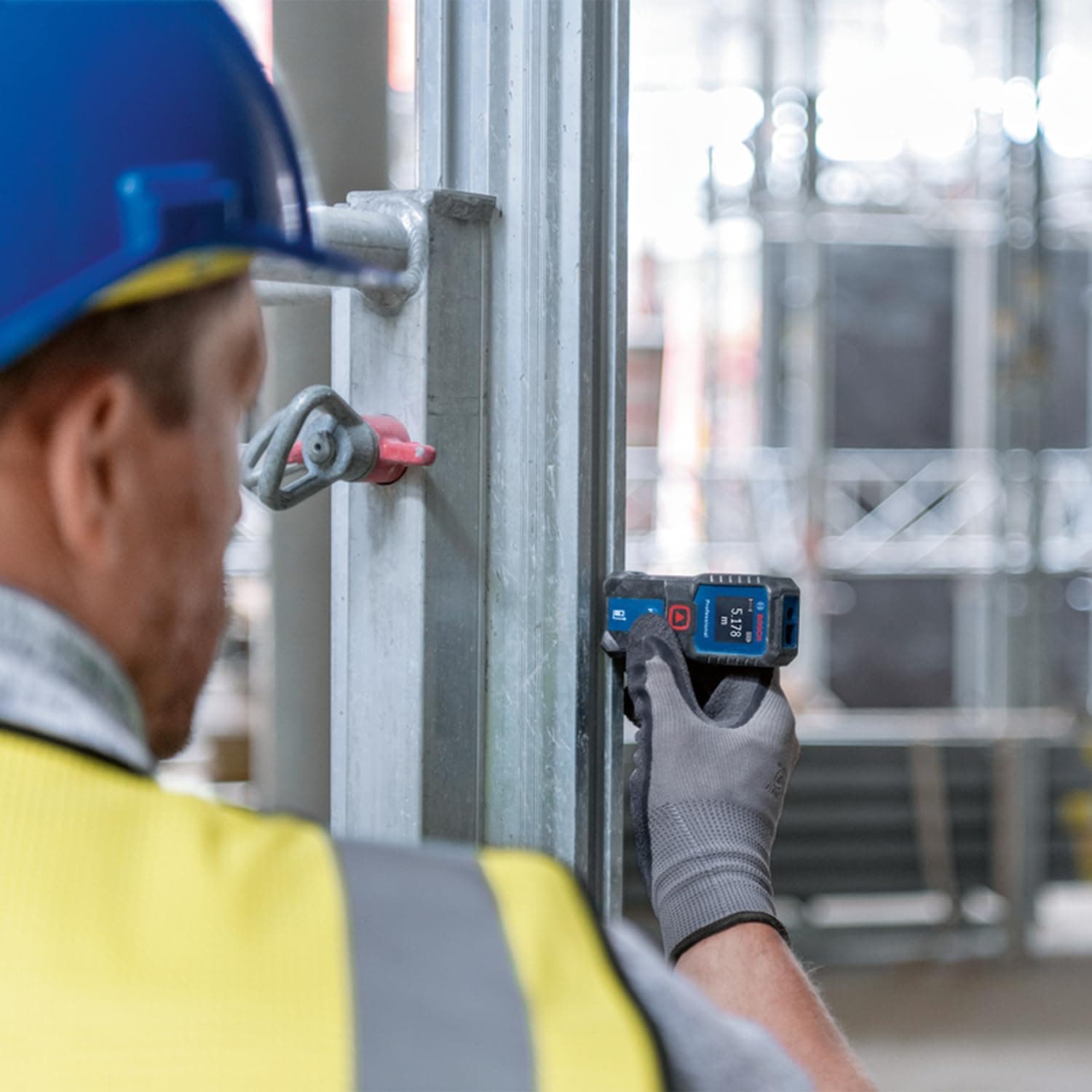 متر لیزری BOSCH Professional با اندازهگیری فاصله تکدکمهای مدل GLM متر لیزری BOSCH Professional با اندازهگیری فاصله تکدکمهای مدل GLM