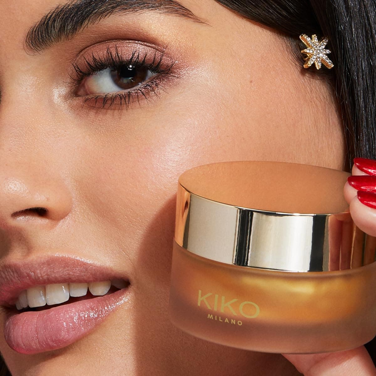 ست هدیه مراقبت از پوست Kiko Milano Holiday Première Cuddle Time با ماسک صورت و ابزار پاکسازی پوست ست هدیه مراقبت از پوست Kiko Milano Holiday Première Cuddle Time با ماسک صورت و ابزار پاکسازی پوست