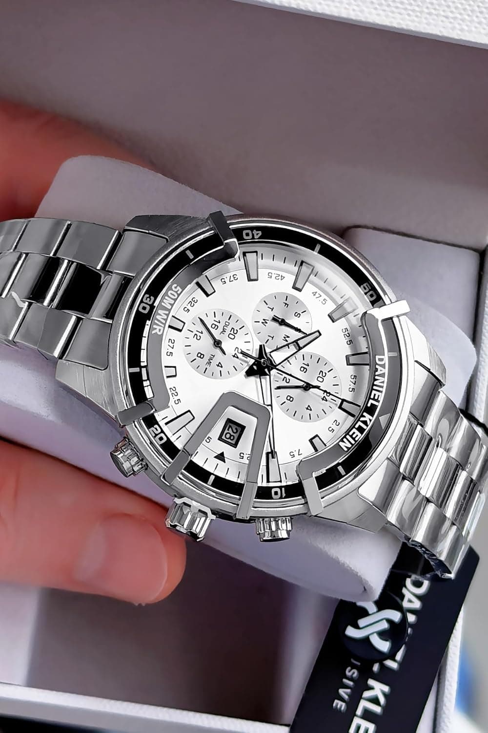 ساعت مردانه Daniel Klein ضد آب 3 ATM بند فولادی نقرهای مدل DKE2122C1 ساعت مردانه Daniel Klein ضد آب 3 ATM بند فولادی نقرهای مدل DKE2122C1