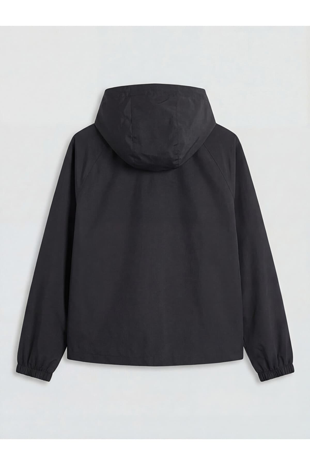 بارانی زنانه LC Waikiki مشکی با کلاه بارانی زنانه LC Waikiki مشکی با کلاه