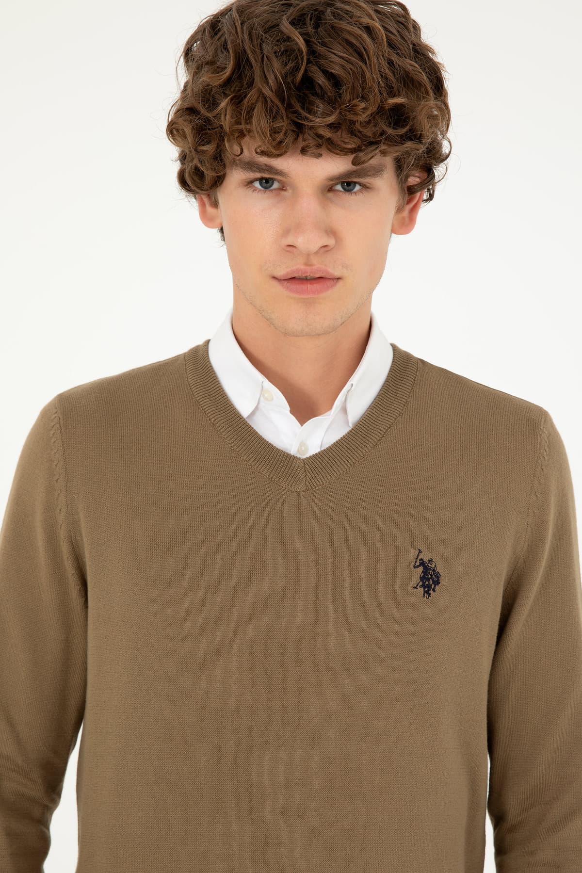 پلیور مردانه U.S. Polo Assn. ساده یقه هفت فیت اسلیم خاکی مدل 50293512-VR027 پلیور مردانه U.S. Polo Assn. ساده یقه هفت فیت اسلیم خاکی مدل 50293512-VR027