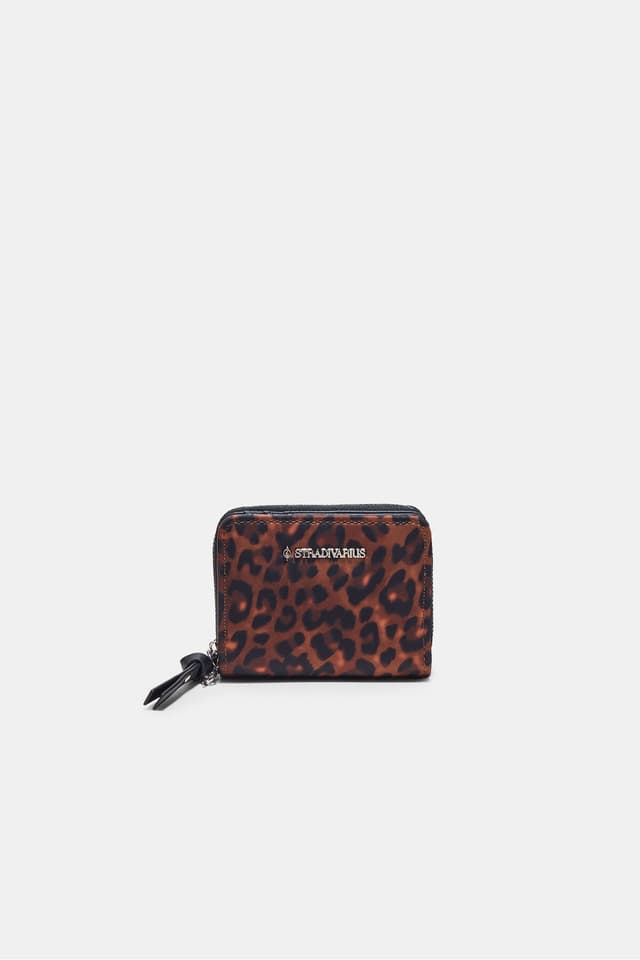 کیف کارتخور زنانه Stradivarius با طرح پلنگی کیف کارتخور زنانه Stradivarius با طرح پلنگی