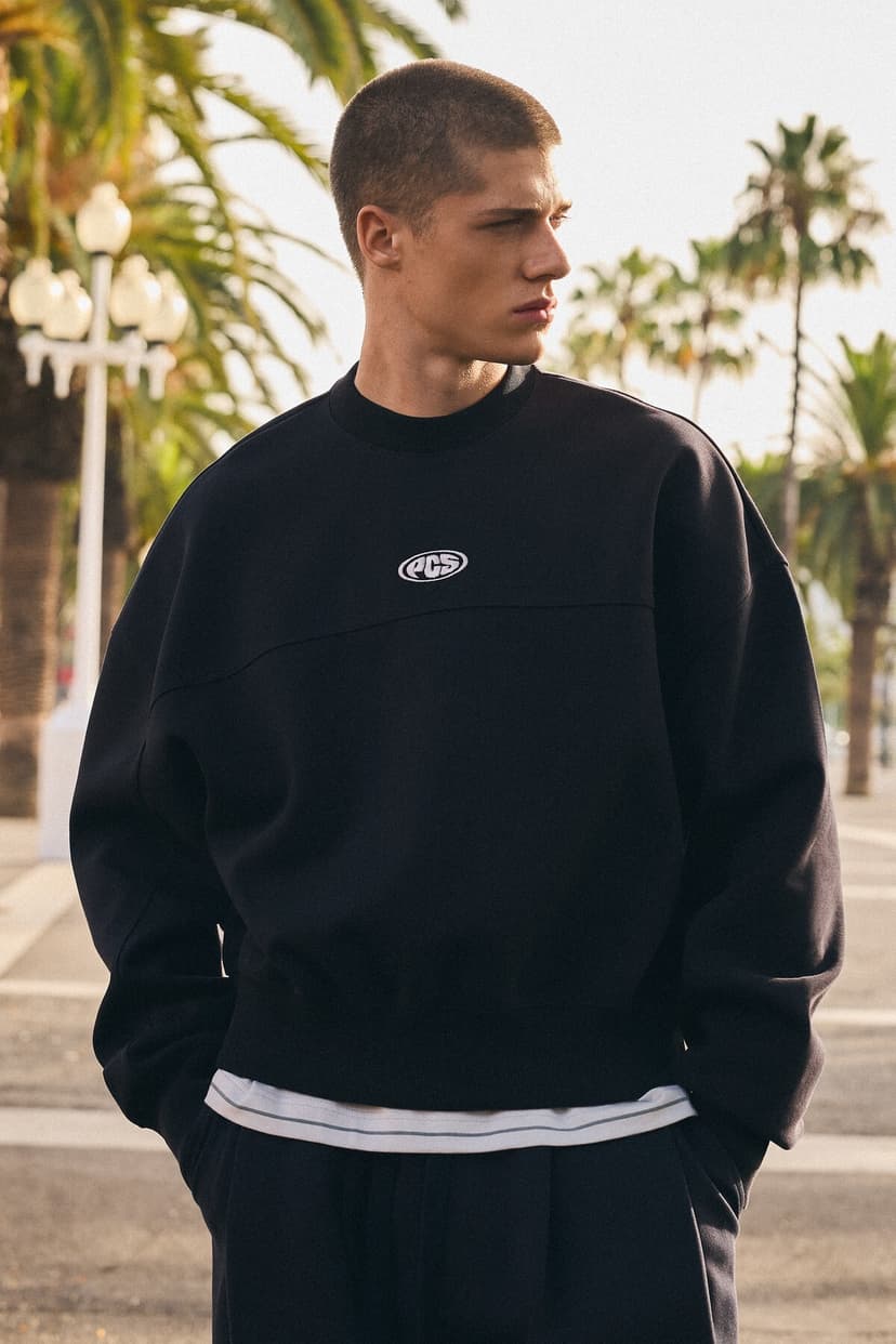 سوئیشرت مردانه Bershka یقه گرد با وصله سوئیشرت مردانه Bershka یقه گرد با وصله