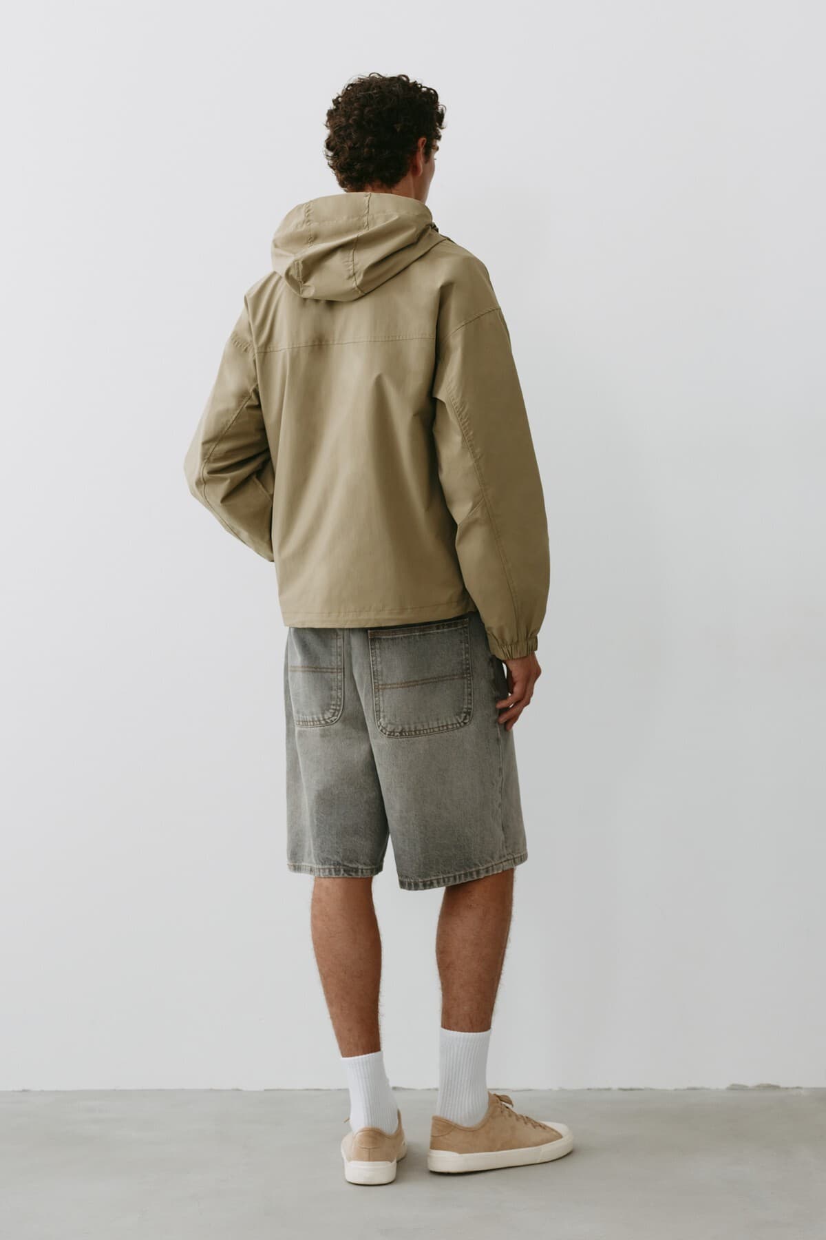 بارانی سبک کلاهدار Pull & Bear بارانی سبک کلاهدار Pull & Bear