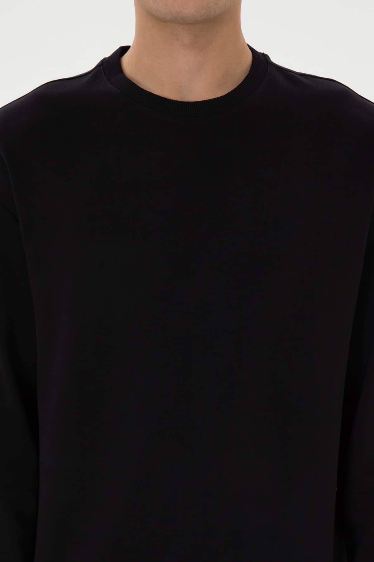 سوئیشرت مردانه U.S. Polo Assn. فیت راحت یقه گرد مشکی نازک مدل 50316378-VR046 سوئیشرت مردانه U.S. Polo Assn. فیت راحت یقه گرد مشکی نازک مدل 50316378-VR046