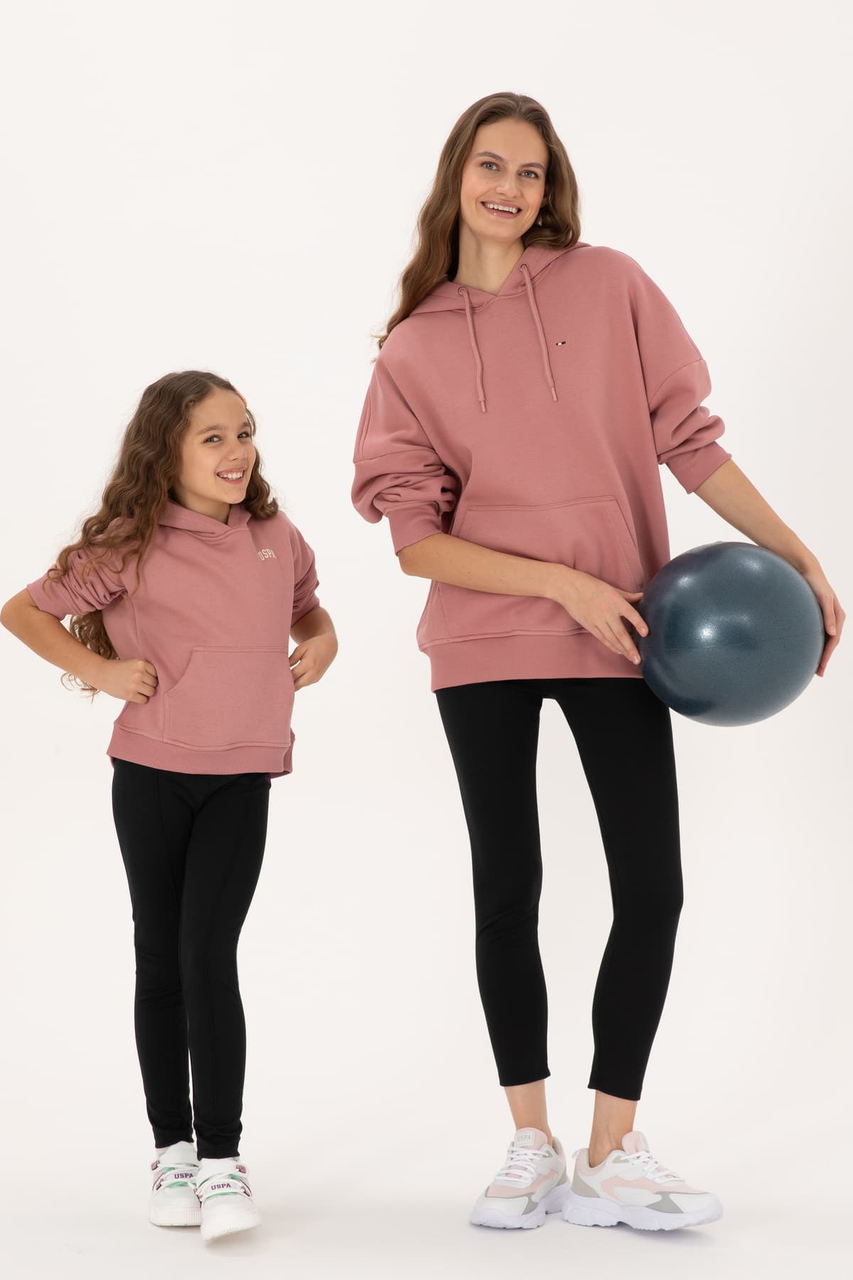 سوئیشرت زنانه U.S. Polo Assn. کاپوشندار کرکیدار گلبهی مدل 50313567-VR221 سوئیشرت زنانه U.S. Polo Assn. کاپوشندار کرکیدار گلبهی مدل 50313567-VR221