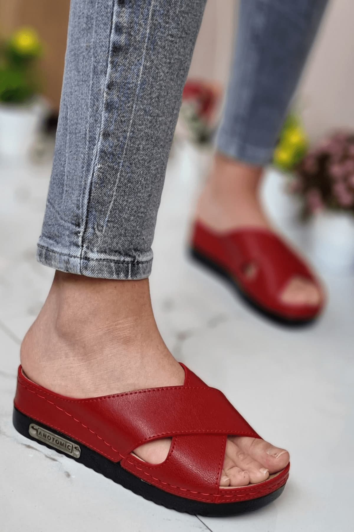 دمپایی زنانه neon shoes آناتومیک طبی راحت سبک پاشنهدار مدل Lina قرمز دمپایی زنانه neon shoes آناتومیک طبی راحت سبک پاشنهدار مدل Lina قرمز
