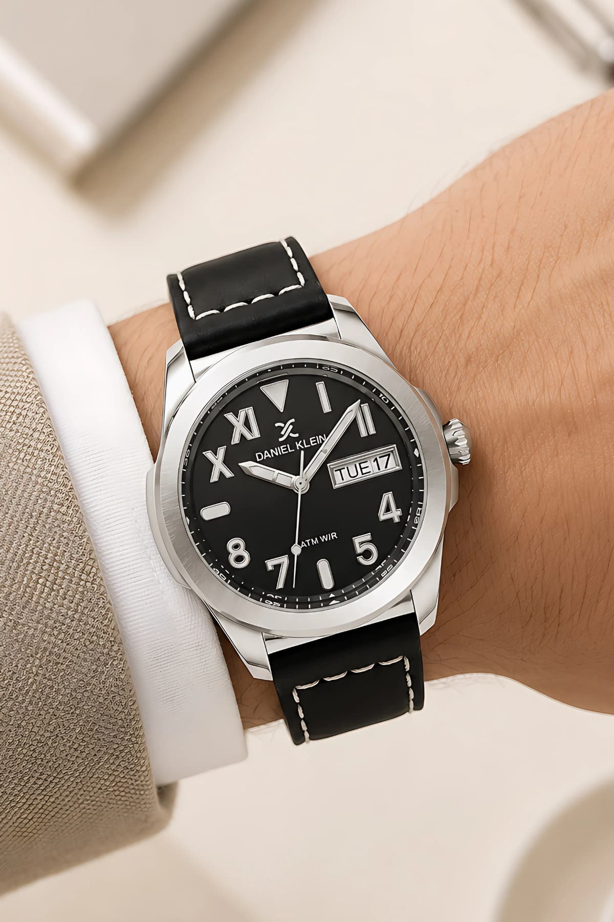 ساعت مردانه Daniel Klein تقویمدار بند چرمی مشکی کیس فولادی مدل zmdk ساعت مردانه Daniel Klein تقویمدار بند چرمی مشکی کیس فولادی مدل zmdk