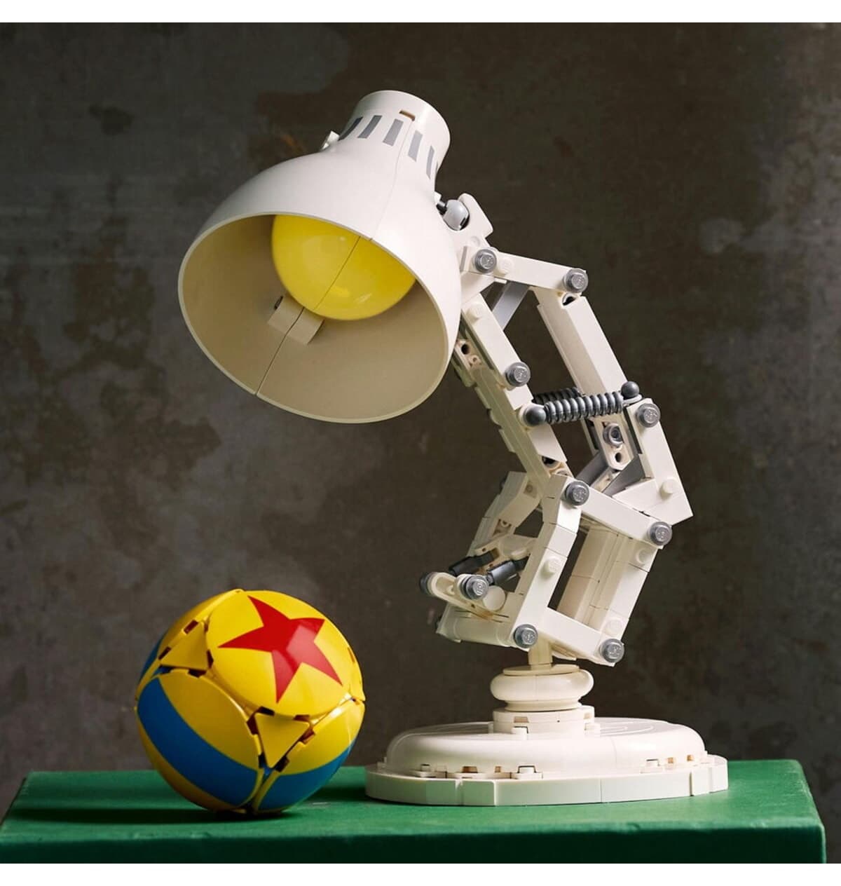 لگو Ideas Disney Pixar Luxo Jr. مدل 21357 613 قطعه لگو Ideas Disney Pixar Luxo Jr. مدل 21357 613 قطعه