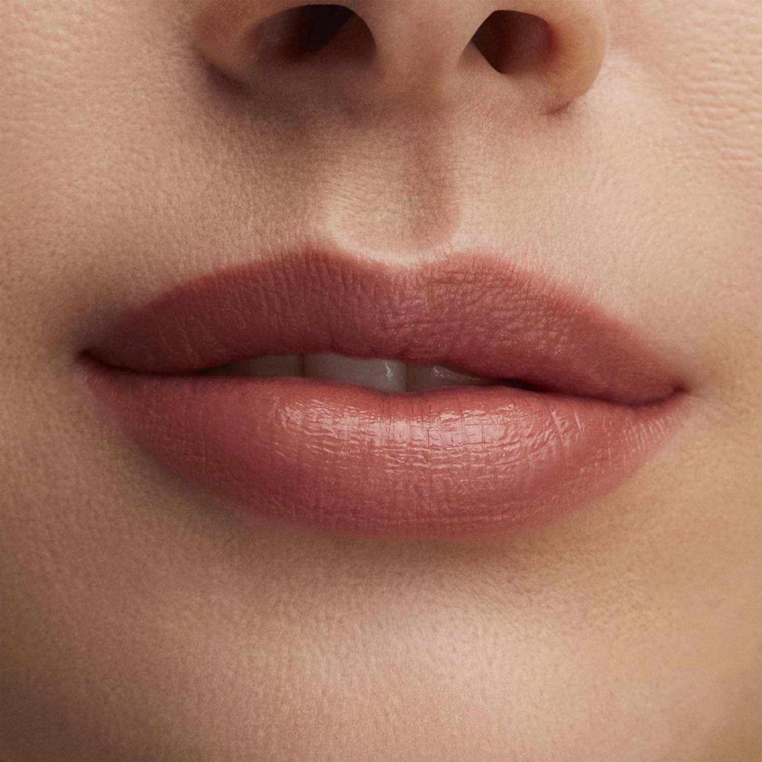 رژلب MAC Lustre Lipstick مدل Hug Me رژلب MAC Lustre Lipstick مدل Hug Me