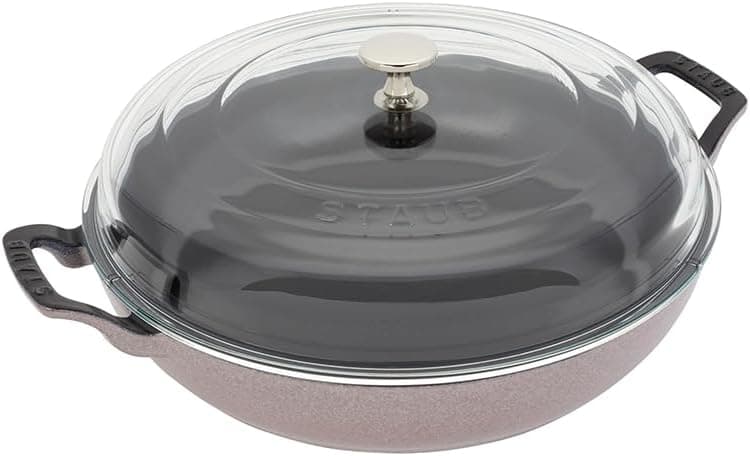 تابه سوته Staub با درب شیشهای 30 cm رنگ گل گیلاس تابه سوته Staub با درب شیشهای 30 cm رنگ گل گیلاس