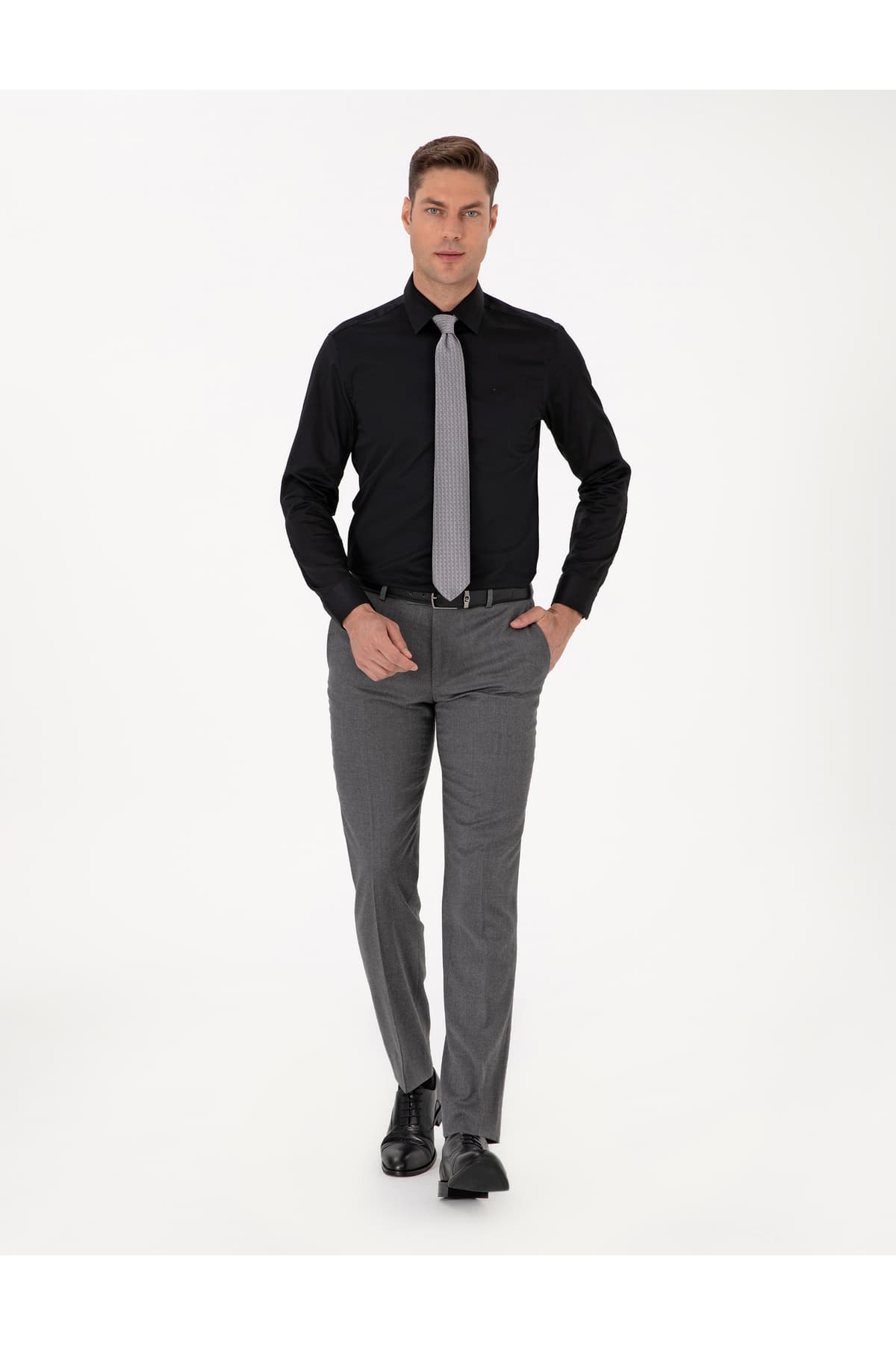 پیراهن مردانه Pierre Cardin مشکی نخی ساتن براق اسلیم فیت آستین بلند مدل 50315407-VR046 پیراهن مردانه Pierre Cardin مشکی نخی ساتن براق اسلیم فیت آستین بلند مدل 50315407-VR046
