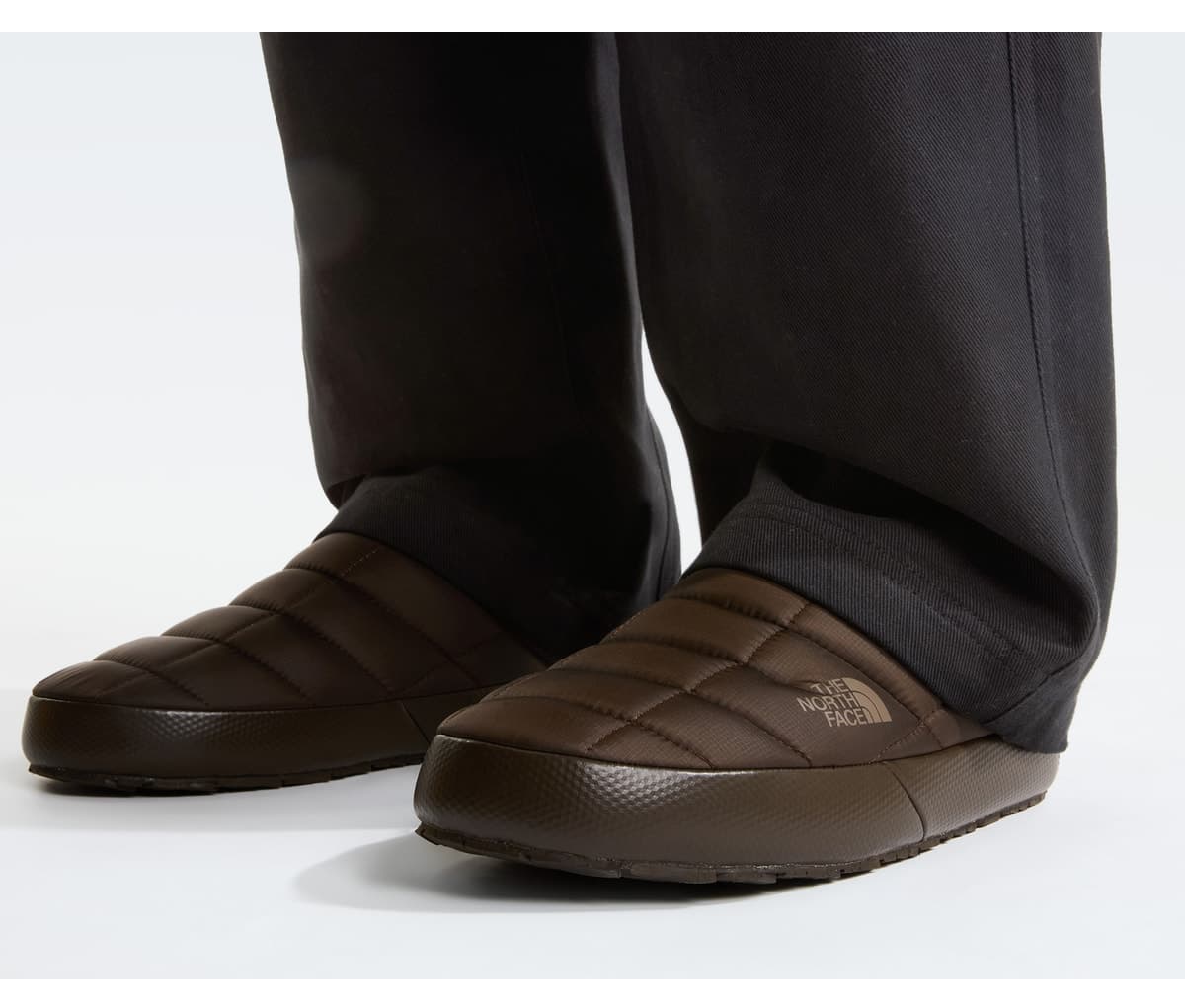 دمپایی زنانه The North Face اوتدور مدل THERMOBALL TRACTION MULE V قهوهای دمپایی زنانه The North Face اوتدور مدل THERMOBALL TRACTION MULE V قهوهای