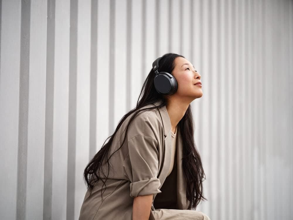 هدفون بیسیم Sennheiser با حذف نویز فعال مدل Momentum 4 مشکی هدفون بیسیم Sennheiser با حذف نویز فعال مدل Momentum 4 مشکی