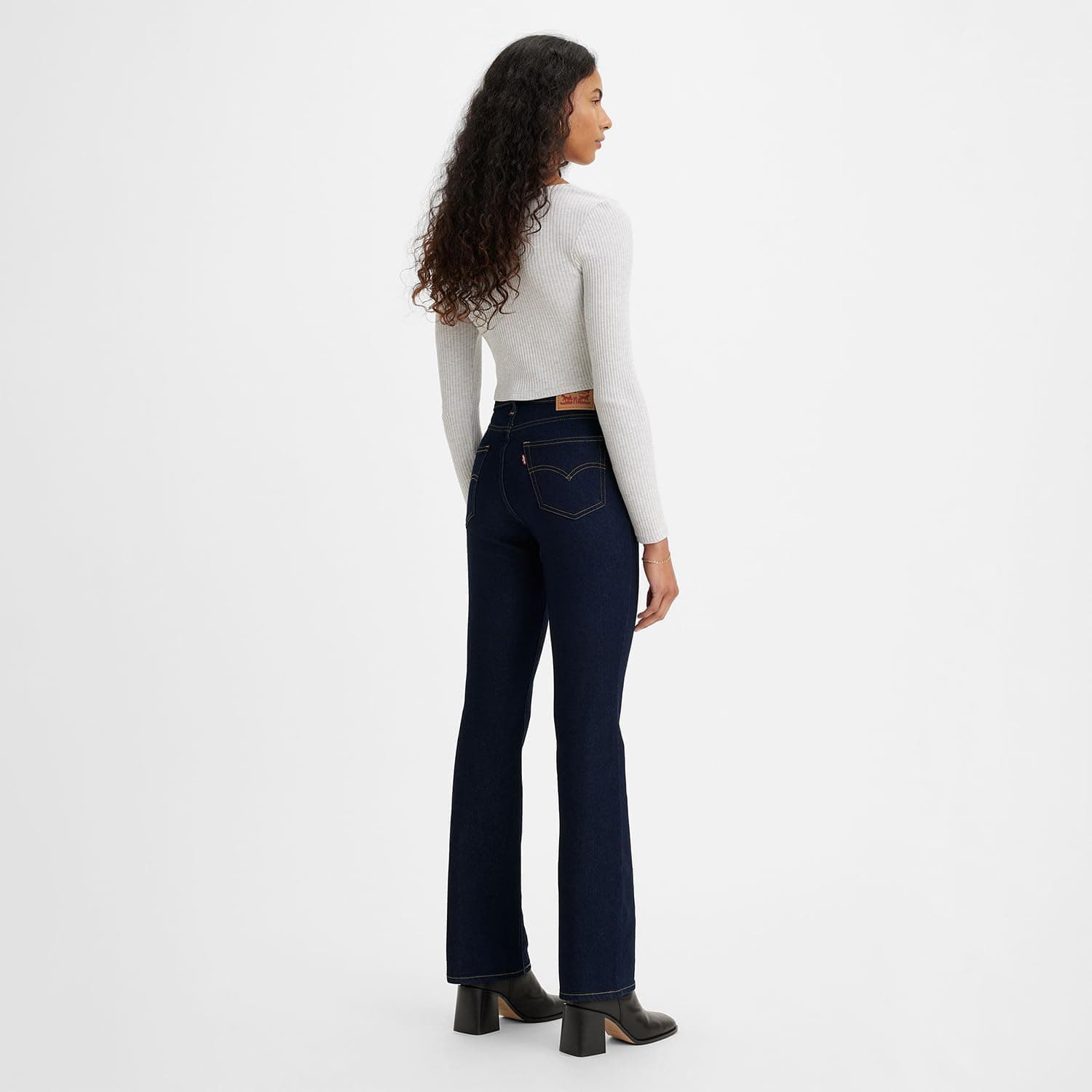 شلوار جین زنانه Levi's کمر بلند بوتکات مدل 725 بسته ۱ عددی شلوار جین زنانه Levi's کمر بلند بوتکات مدل 725 بسته ۱ عددی