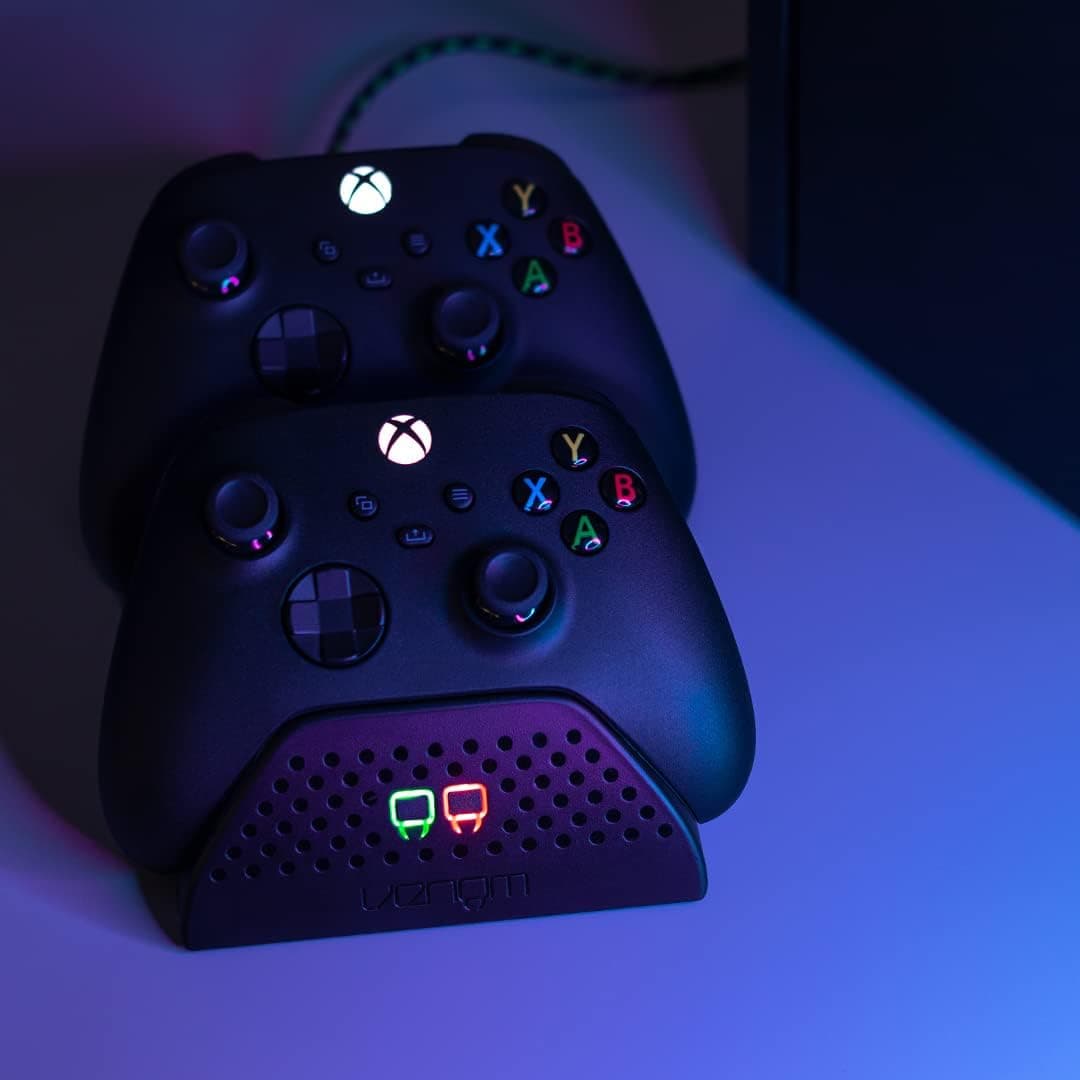 باتری شارژی Venom بسته دوتایی مشکی برای کنترلر Xbox Series X و Series S باتری شارژی Venom بسته دوتایی مشکی برای کنترلر Xbox Series X و Series S