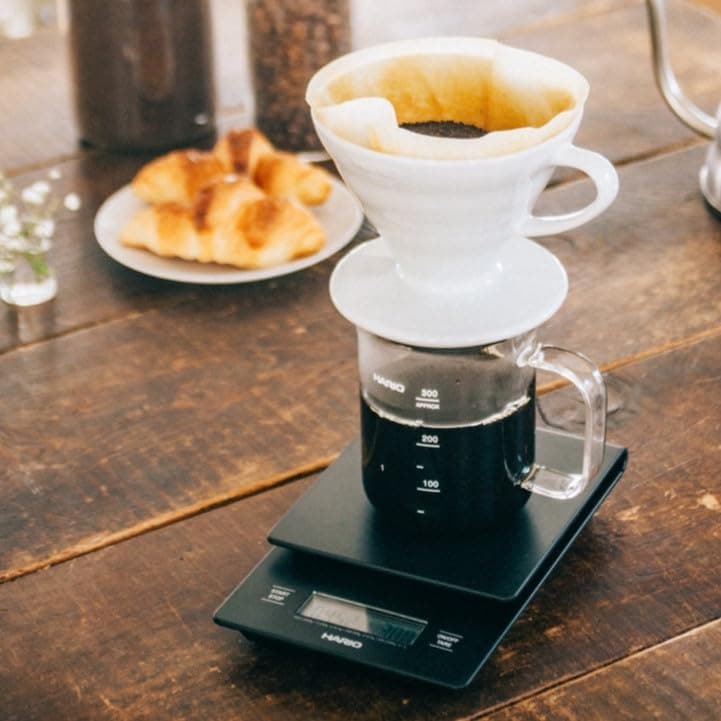 ترازو دیجیتال قهوه HARIO با تایمر مدل V60 مشکی ترازو دیجیتال قهوه HARIO با تایمر مدل V60 مشکی