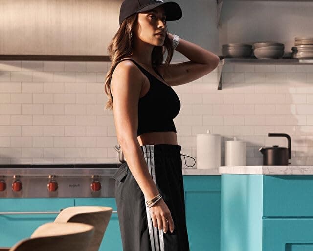 شلوار زنانه adidas پاراشوتی Essentials 3-Stripes شلوار زنانه adidas پاراشوتی Essentials 3-Stripes