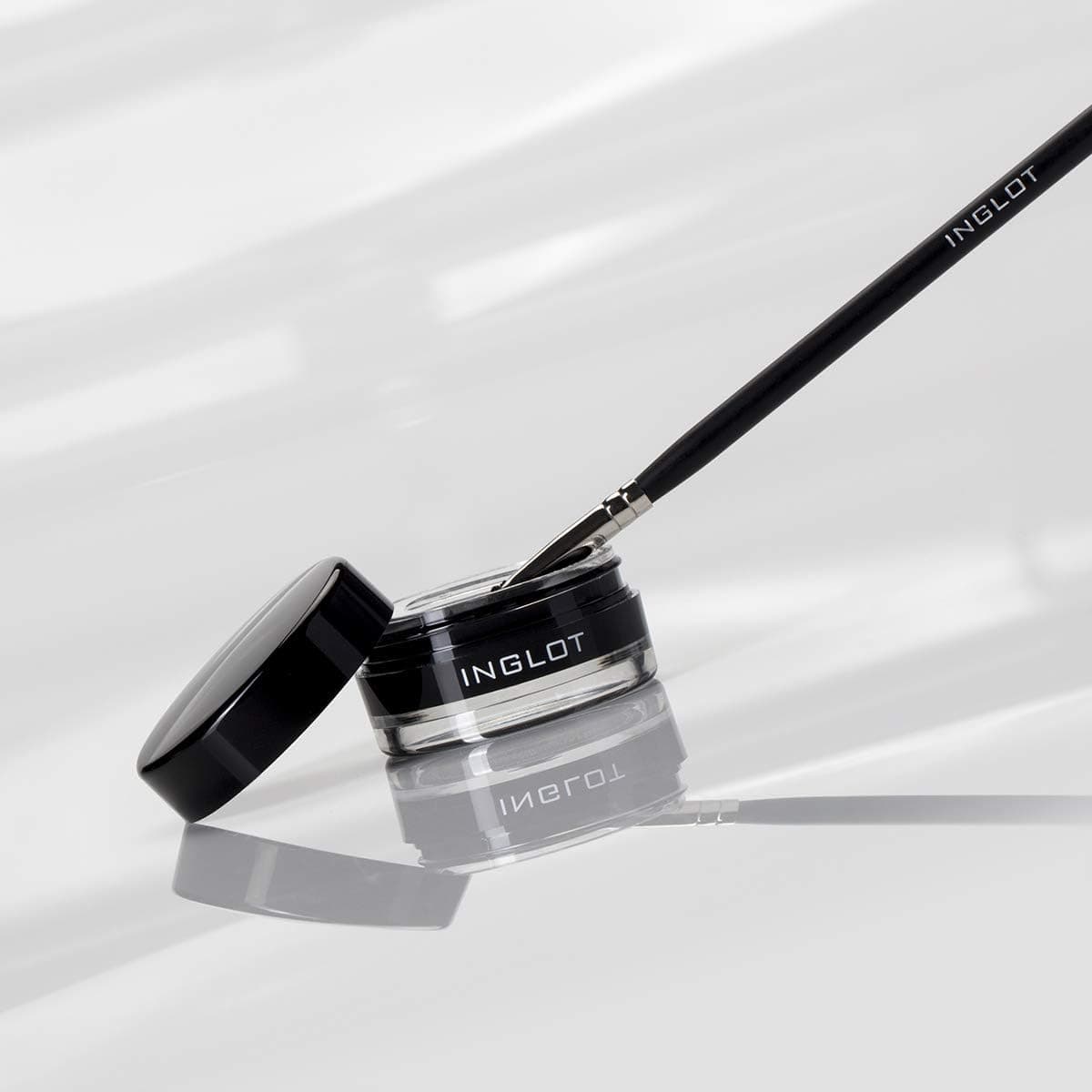 خط چشم ژلی Inglot مشکی ماندگار مدل 77 خط چشم ژلی Inglot مشکی ماندگار مدل 77